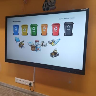 Dotykovy Monitor 55 Palcu Na Zed 1