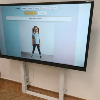 Dotykovy Monitor 65 Palcu S Pojezdem Ke Zdi Ok