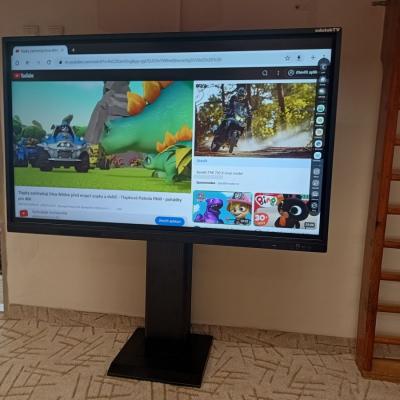 Dotykovy Monitor S Pojezdem Ke Zdi 5