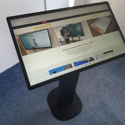 Dotykovy Informacni Kiosek 32 Palcu 10