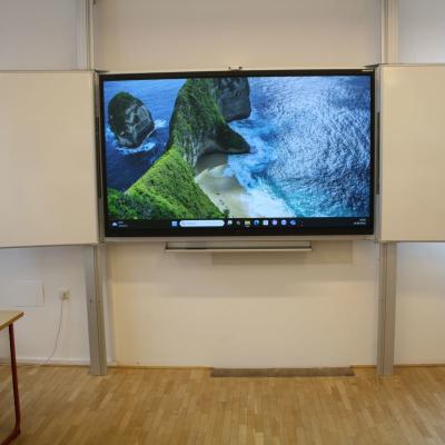 Dotykovy Monitor S Pylony 86 Palcu 10