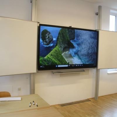 Dotykovy Monitor S Pylony 86 Palcu 11
