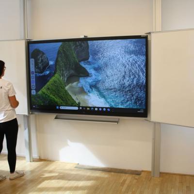 Dotykovy Monitor S Pylony 86 Palcu 1