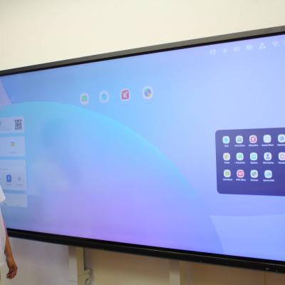Obří dotykové monitory 105