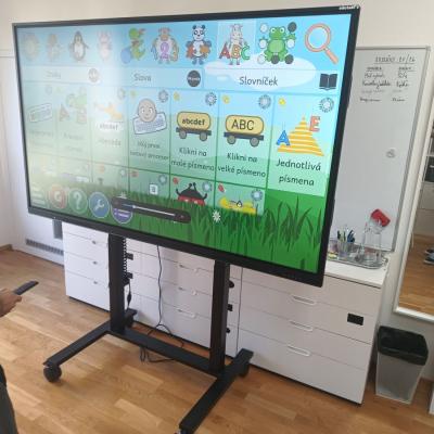 Dotykovy Monitor 86 3