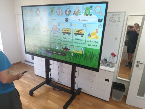 dotykovy-monitor-86-3