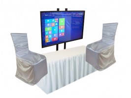 prezentace-firmy-panel-se-stolem-zidlemi-veletry-vystavy-satenove