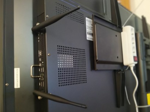 vestaveny-pocitac-dotykovy-monitor1